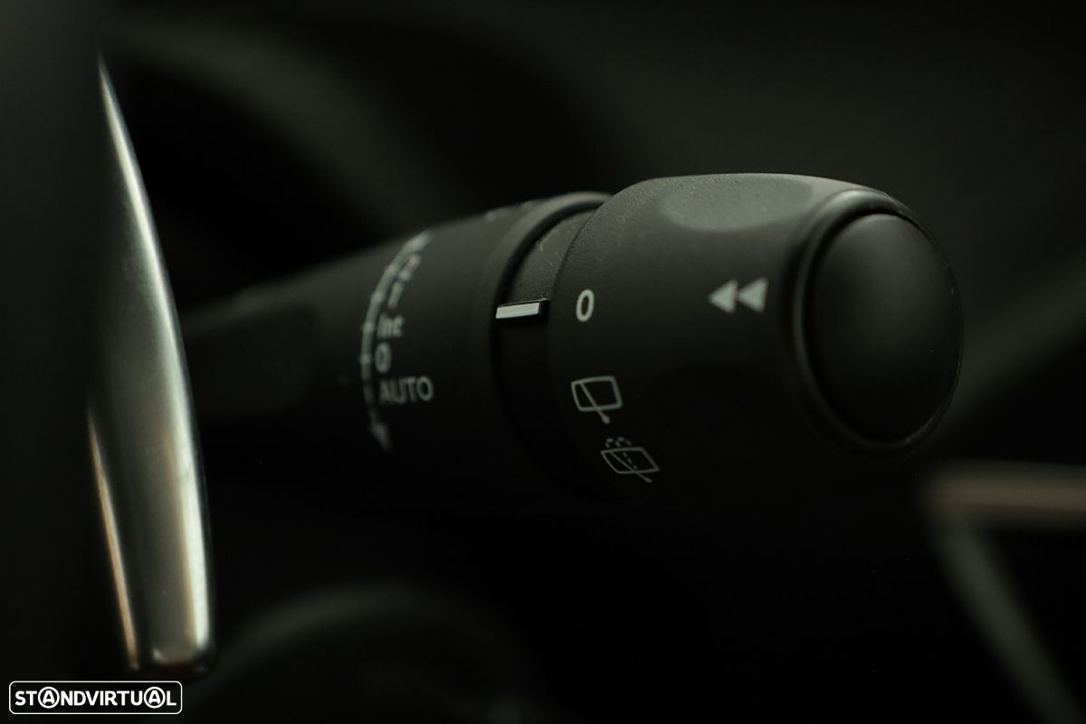 Peugeot 2008 1.2 PureTech Allure EAT8 - 19