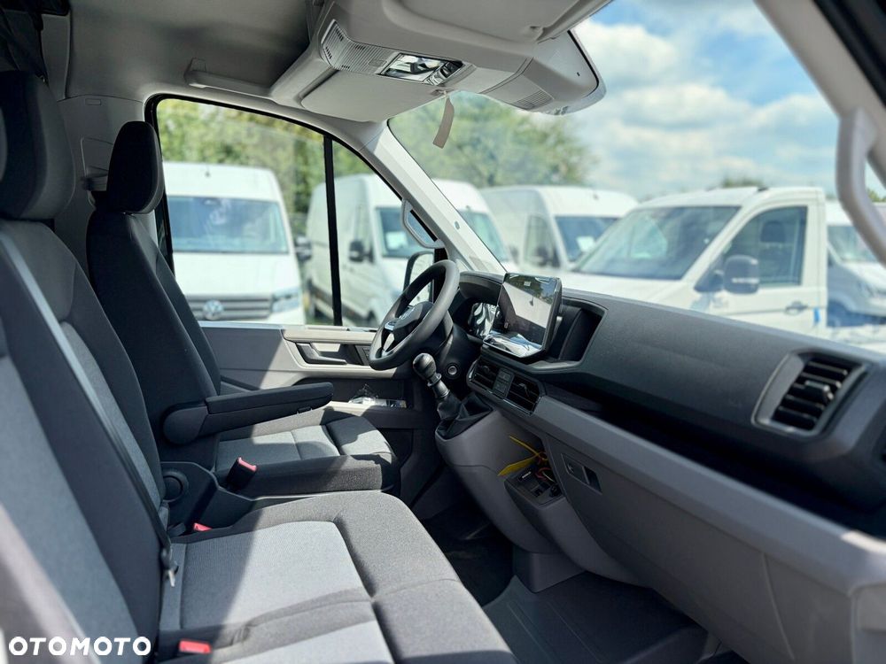 Volkswagen Crafter 35 Podwozie z pojedynczą kabiną silnik: 2,0 l EU6 SCR 177 KM / skrzynia biegów: Przedni napęd manualna 6-biegowa rozstaw osi: 4490 mm - 8