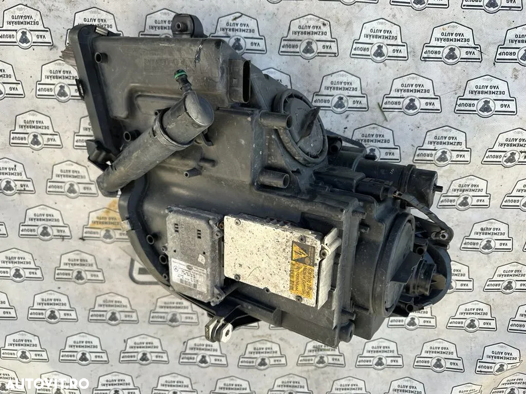 Far dreapta Mercedes CLS w219 2010 xenon complet - 2