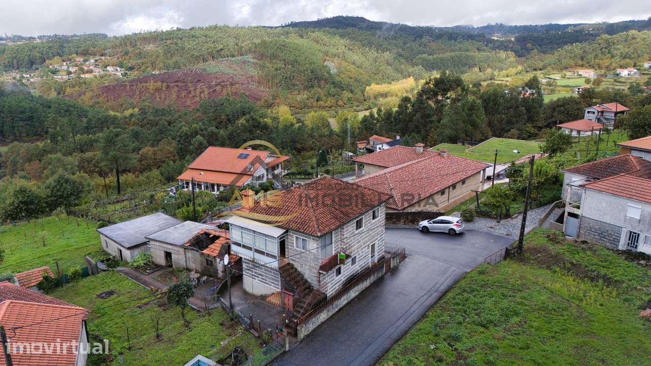 MORADIA BI-FAMILIAR - Grande imagem: 4/41