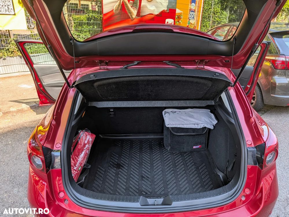 Mazda 3 G120 Revolution - 8
