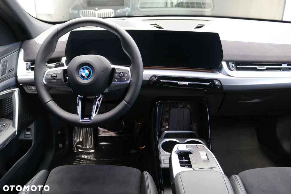 BMW iX2 eDrive20 66.5kWh M Sport Edition - 22