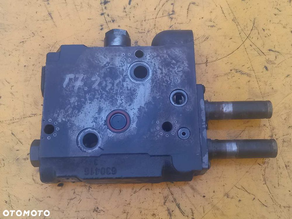 Sekcja EHR blok hydrauliczny New Holland T7.230 - 1