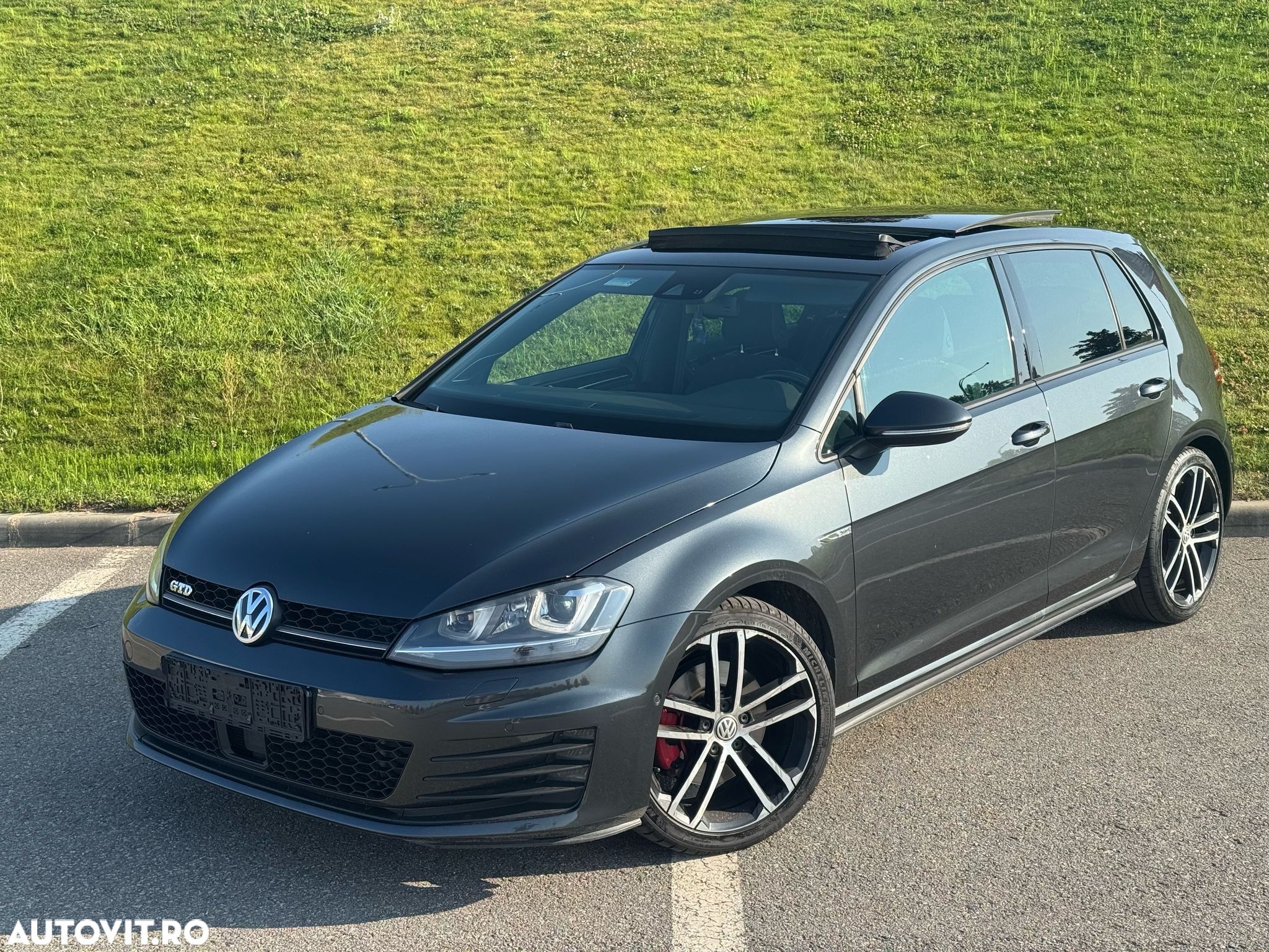 Volkswagen Golf 2.0 TDI DPF BMT DSG GTD - 1