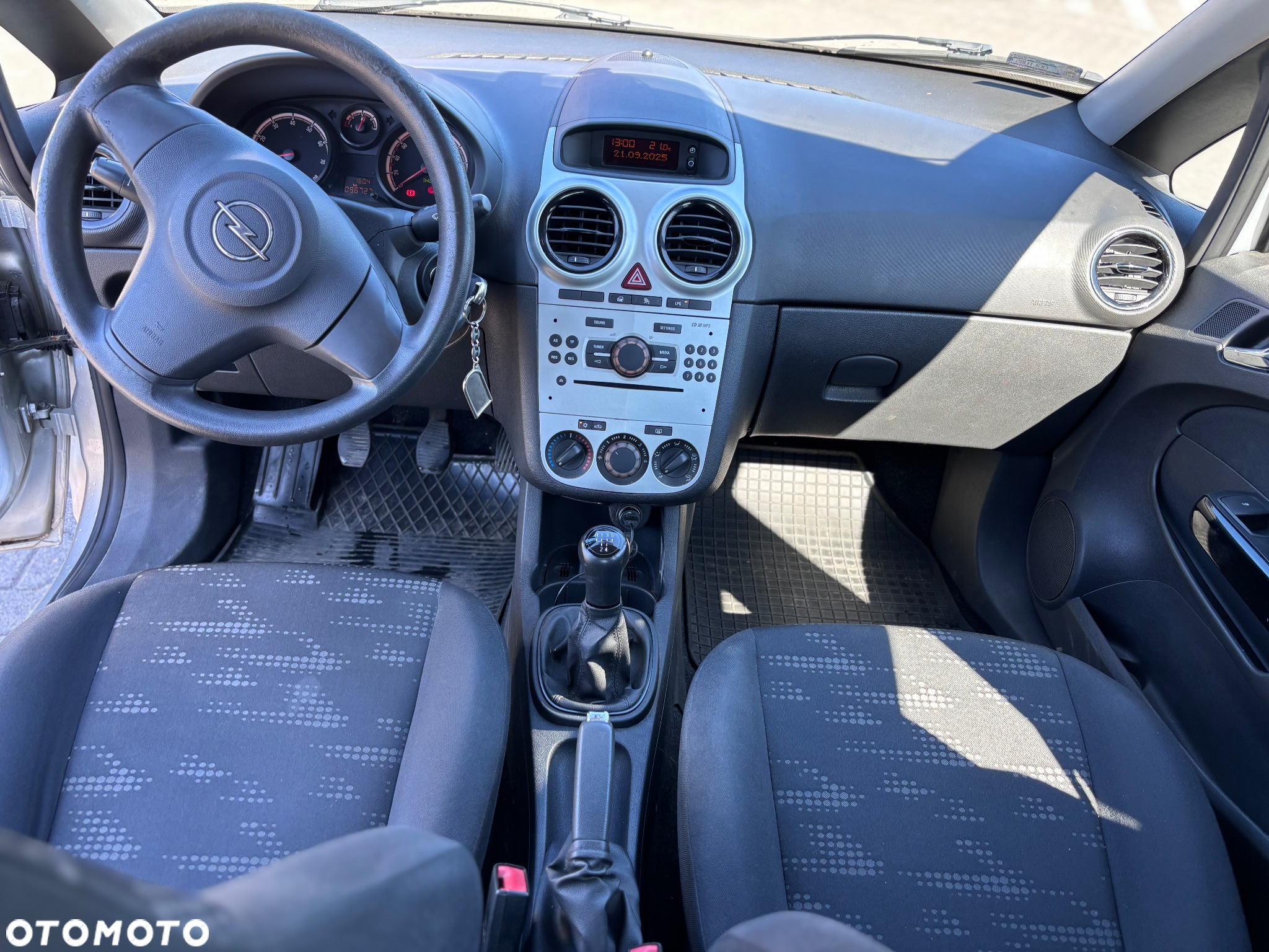 Opel Corsa 1.2 16V Enjoy - 10