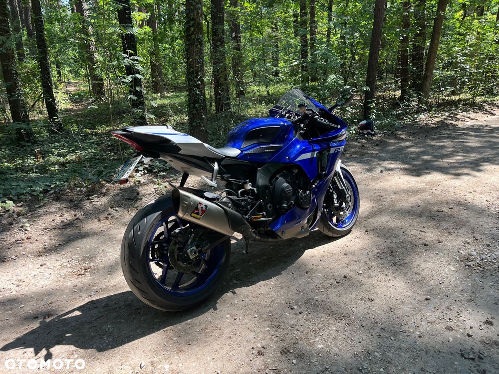 Yamaha R1 - 5