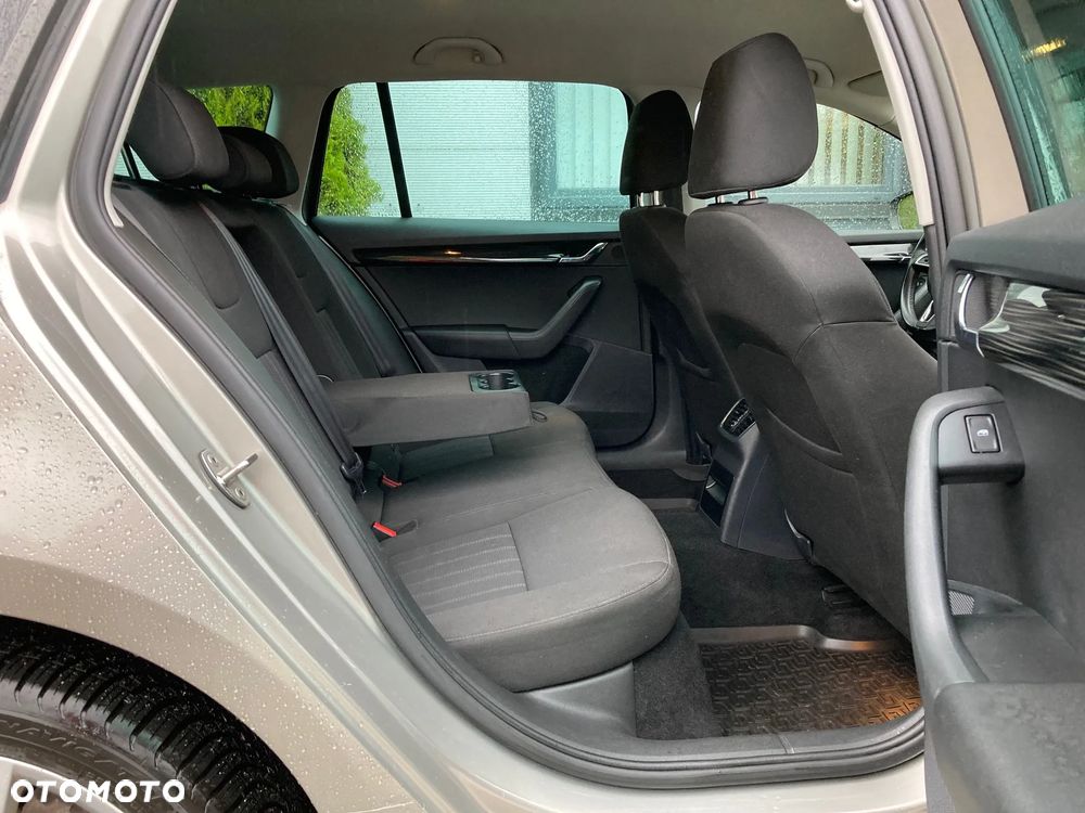 Skoda Octavia 1.6 TDI SCR Style DSG - 9