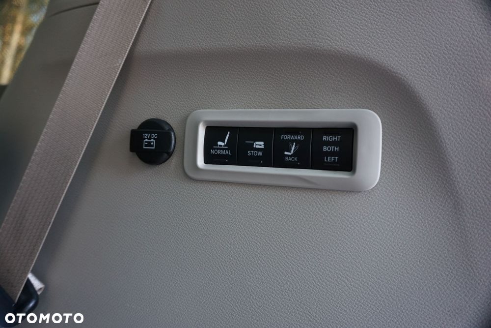 Chrysler Pacifica - 27