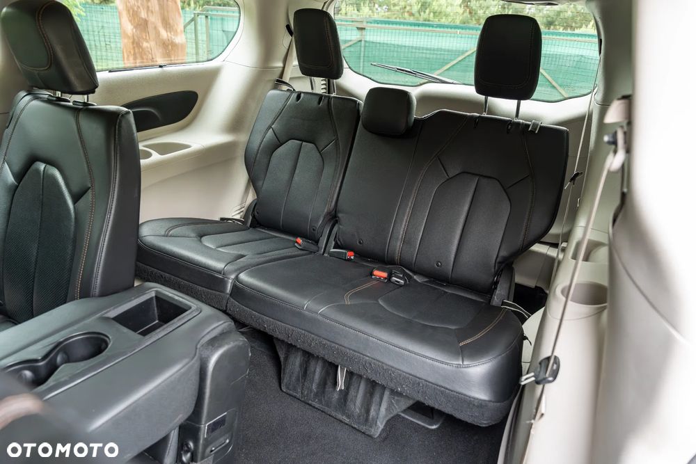 Chrysler Pacifica - 38