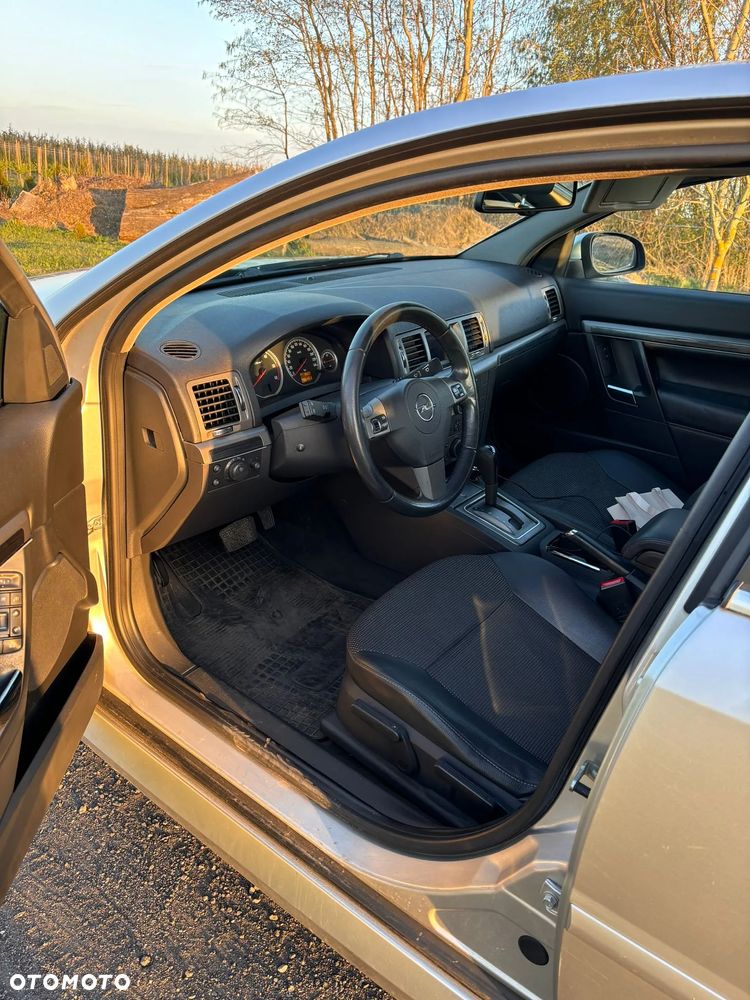 Opel Vectra 1.9 CDTI Sport / GTS ActiveSelect - 2
