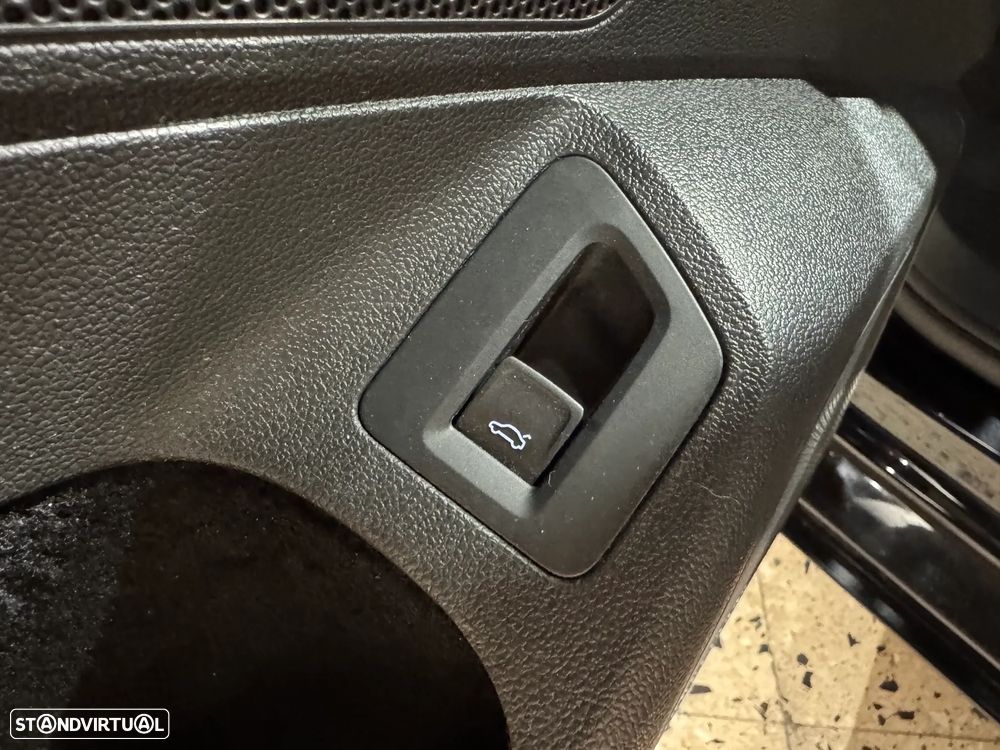 VW Passat 2.0 TDI Elegance DSG - 21