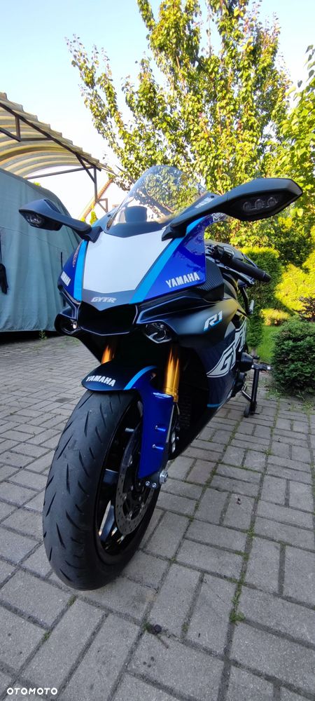 Yamaha R1 - 16