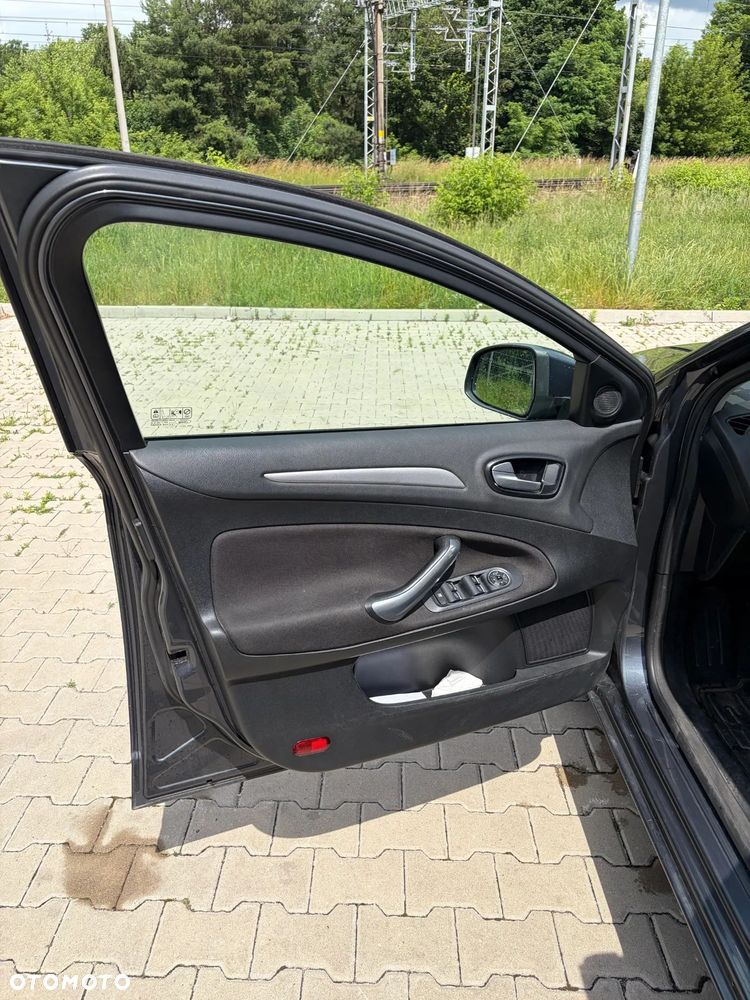 Ford Mondeo - 26