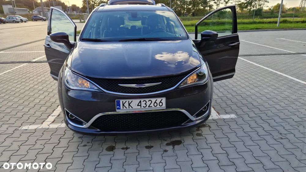 Chrysler Pacifica - 1