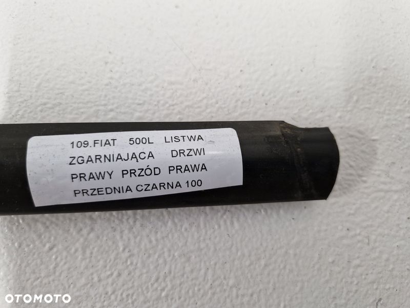 FIAT 500L 500 L LISTWA ZGARNIAJĄCA DRZWI PRAWY PRZÓD PRAWA PRZEDNIA CZARNA - 3