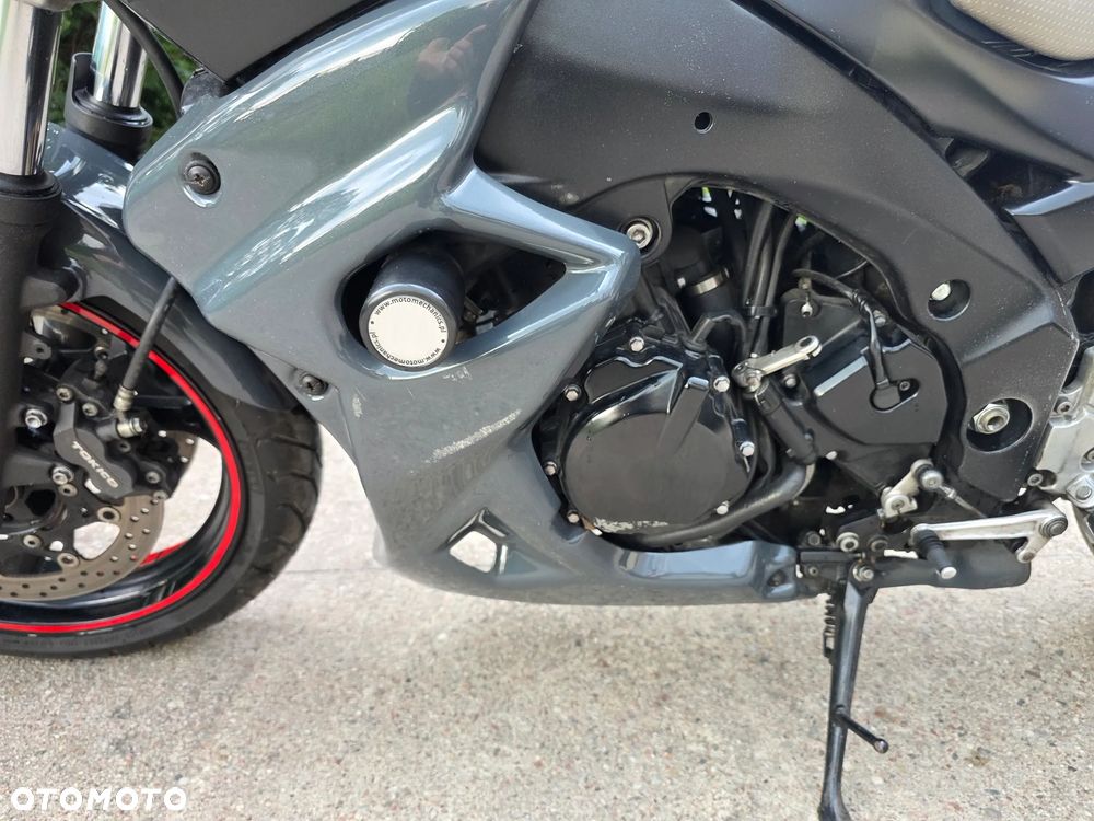 Suzuki GSR - 6
