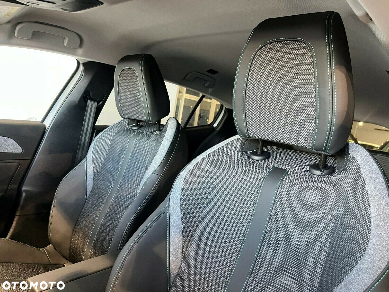Peugeot 408 - 4
