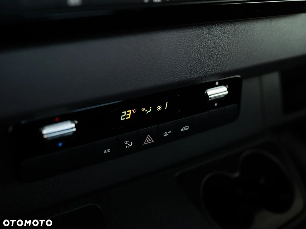 Mercedes-Benz Sprinter - 11