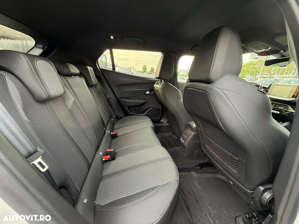 Peugeot 2008 1.2 L PureTech STT EAT8 GT Line - 26