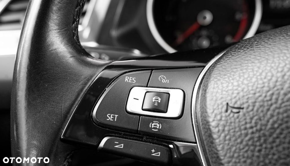 Volkswagen Tiguan 2.0 TDI SCR 4MotION DSG R-Line - 27