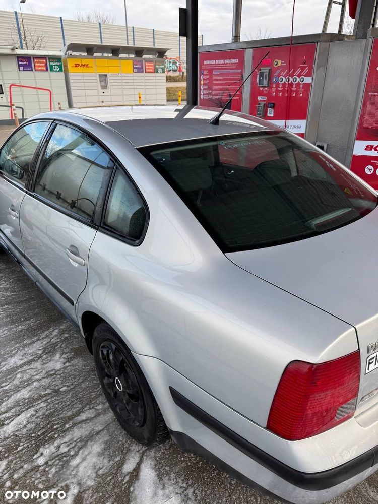 Volkswagen Passat 1.8 - 18