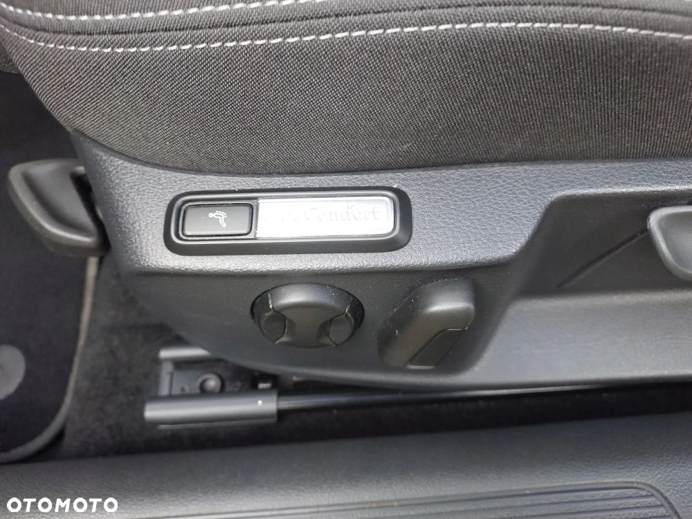 Volkswagen Passat Variant 2.0 TDI SCR DSG 4Motion Elegance - 18