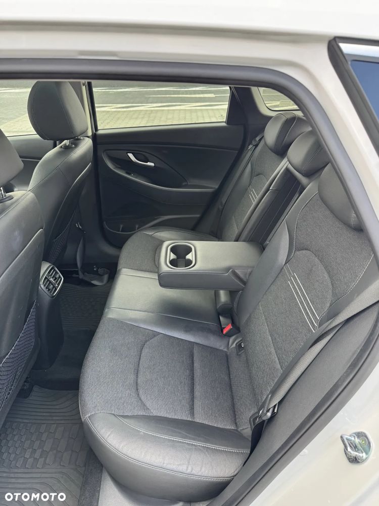 Hyundai i30 1.5 T-GDI 48V Executive DCT - 13