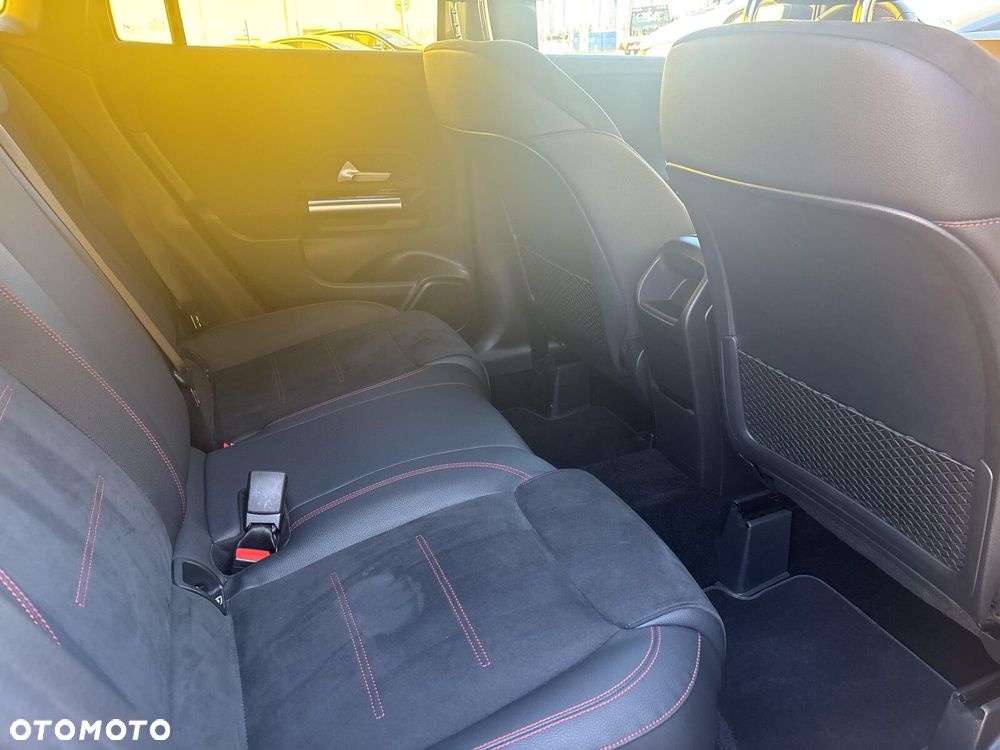 Mercedes-Benz GLA - 21