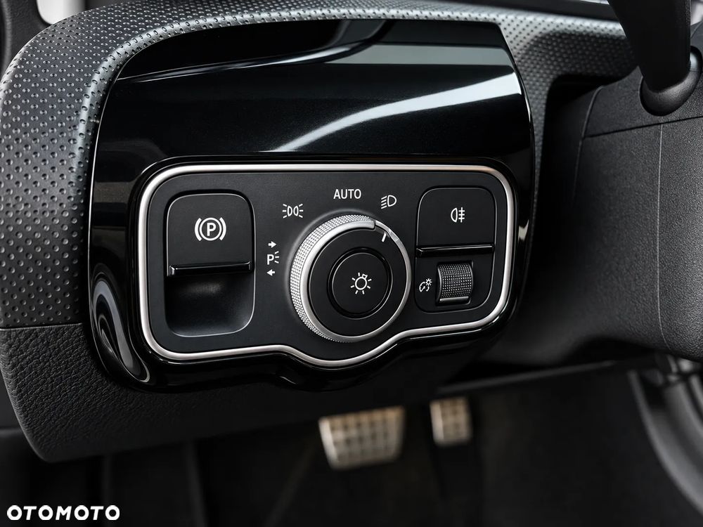 Mercedes-Benz CLA 250 4-Matic AMG Line 7G-DCT - 19