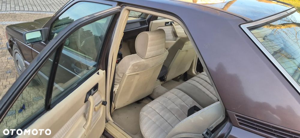 Mercedes-Benz W201 (190) - 13