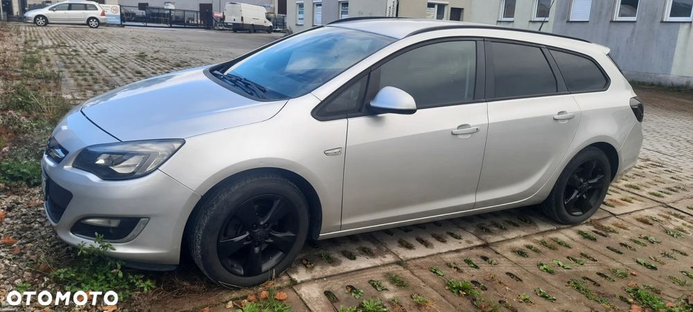 Opel Astra 2013 photo 2