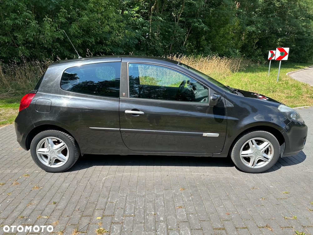 Renault Clio 1.2 16V 75 Yahoo - 10