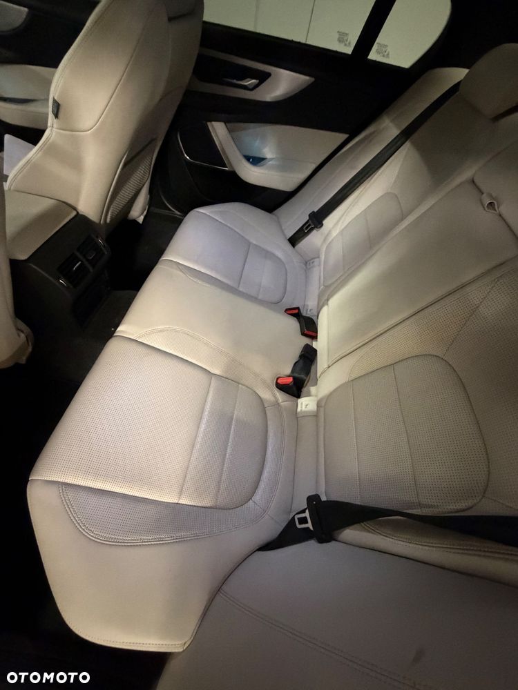 Jaguar XE 2.0 P250 R-Dynamic S - 5