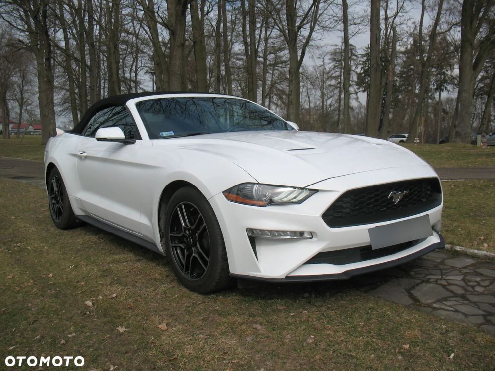 Ford Mustang - 4