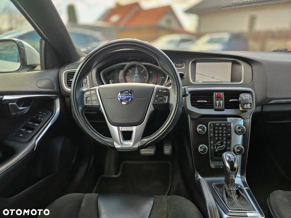 Volvo V40 D3 Geartronic R Design - 28