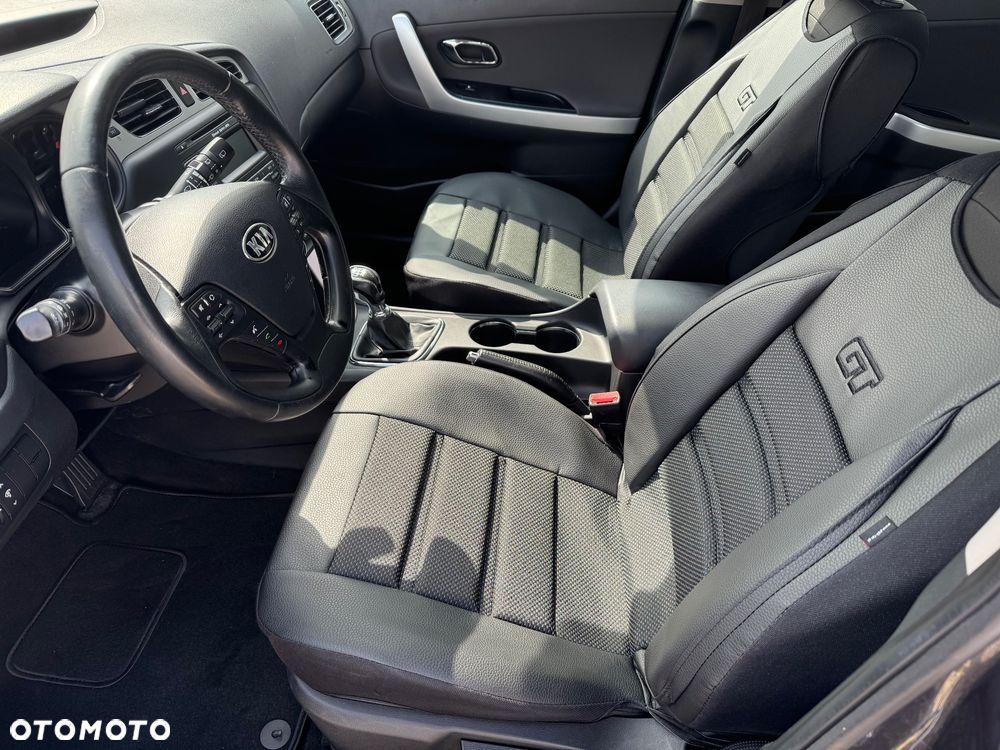 Kia Ceed - 16