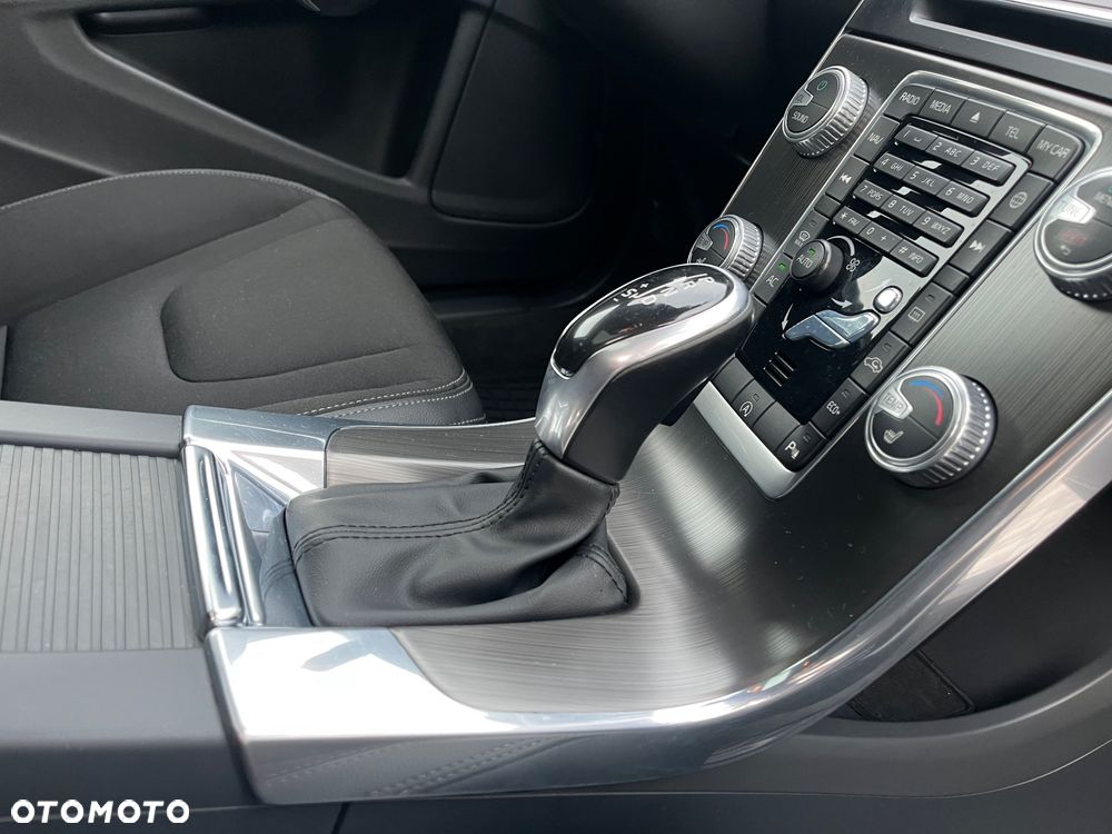 Volvo V60 D4 Geartronic Momentum - 21