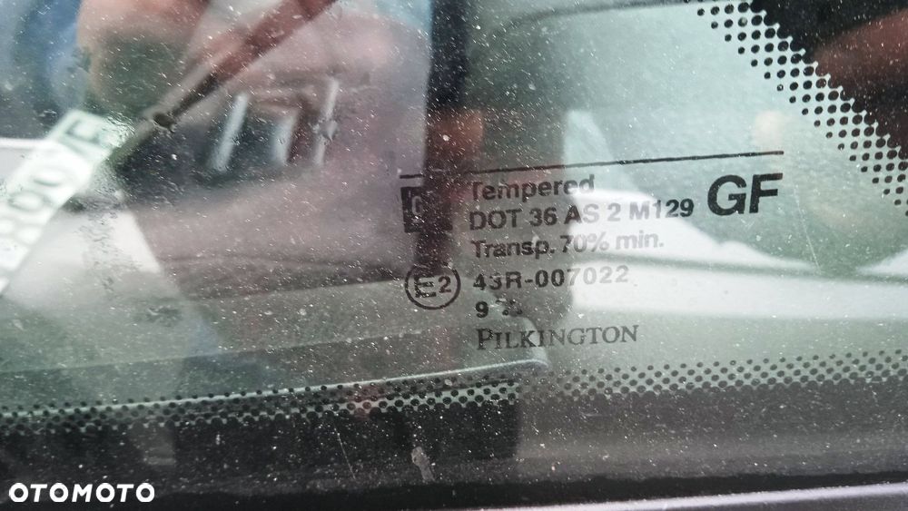 Szyba   czołowa drzwi klapy bagażnika Opel Astra II 2.0 diesel - 6