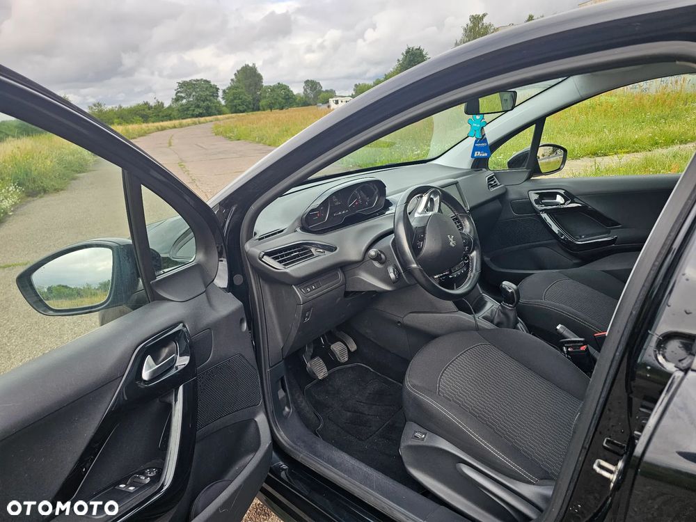 Peugeot 208 PureTech 82 Urban Move - 16