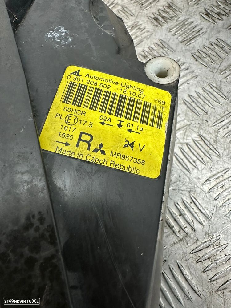 .Conjunto Farol Otica Frente Frontal Direita Esquerda Original Mistubishi Colt 8301A285 mr957356 2003 - 2013 - 15