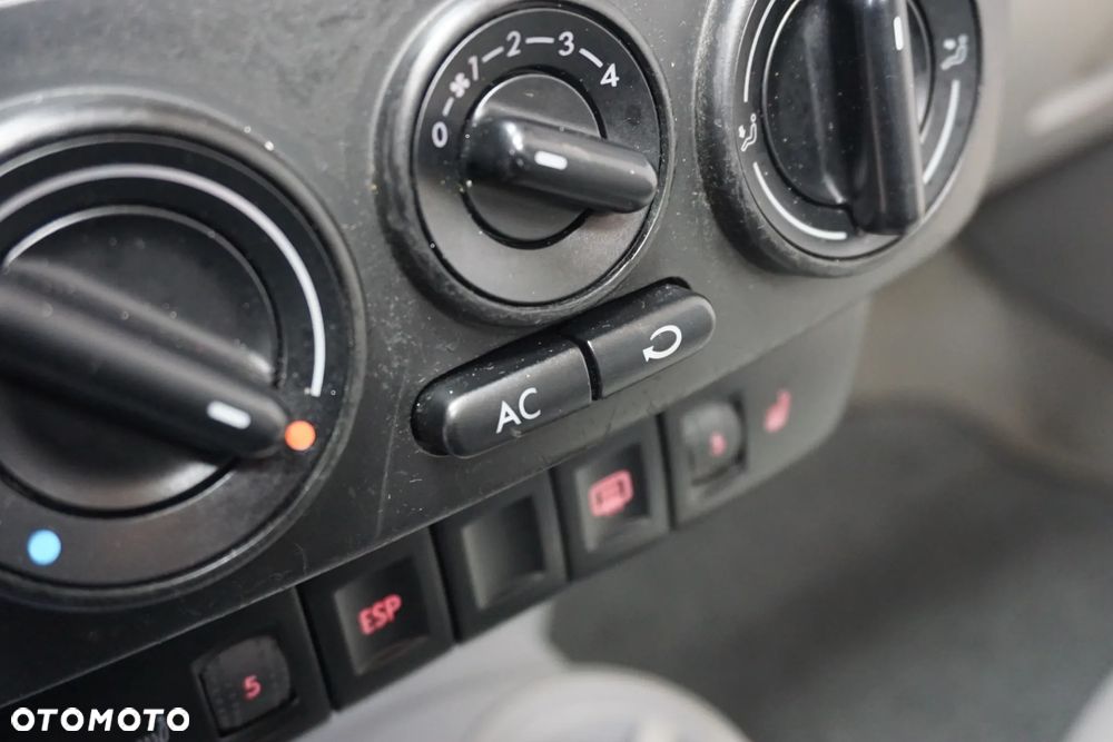 Volkswagen New Beetle 1.9 TDI DPF United - 29