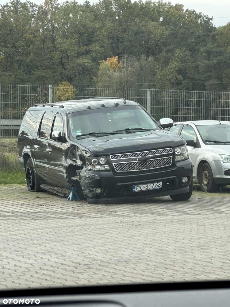 Chevrolet Suburban - 14