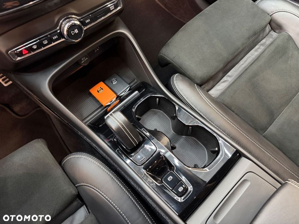 Volvo XC 40 - 32
