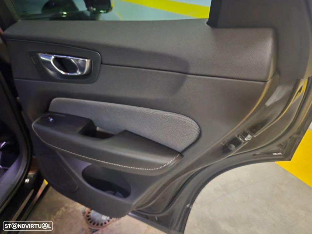 Volvo XC 60 2.0 D4 R-Design Geartronic - 47