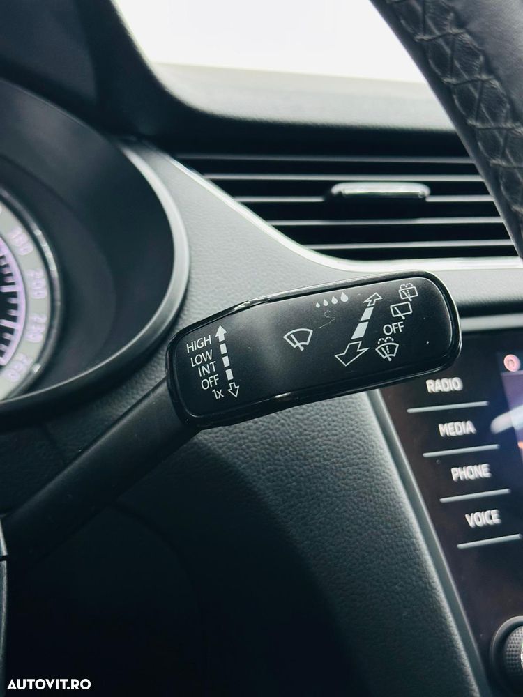 Skoda Octavia Combi 1.6 TDI DSG Premium Edition - 23