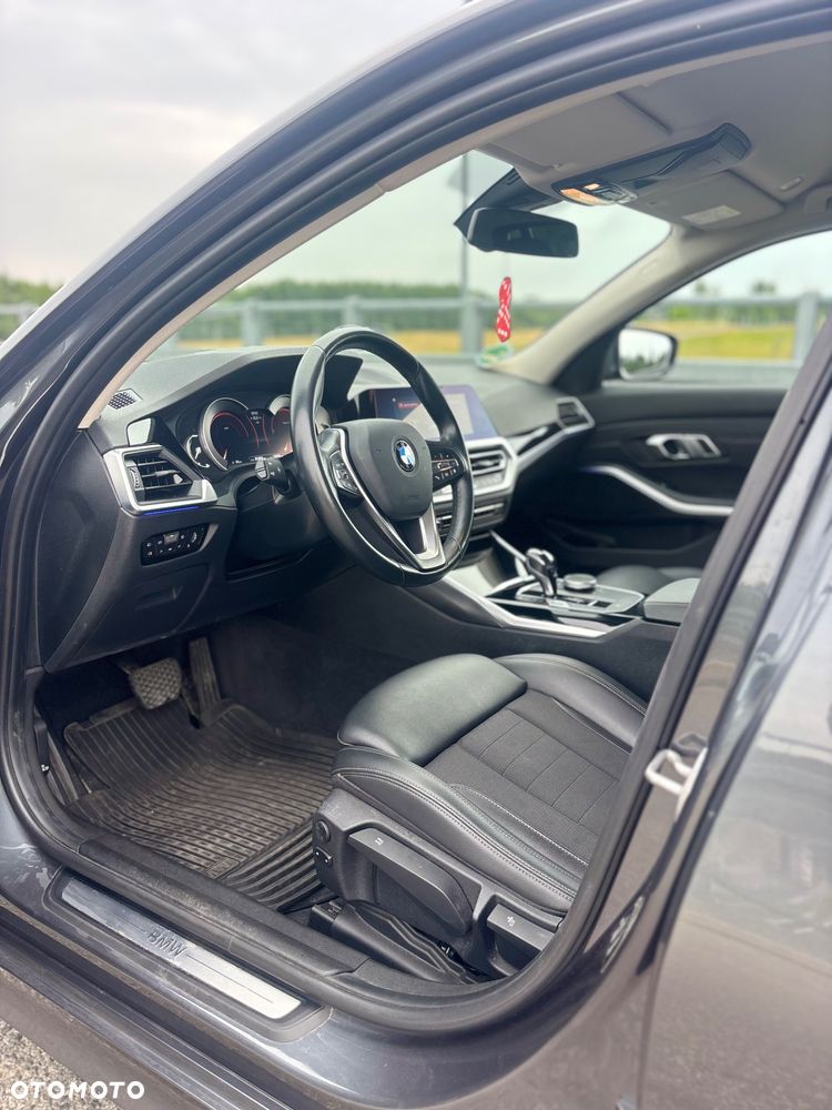 BMW Seria 3 318d Sport Line Shadow - 16