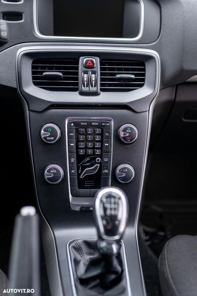 Volvo V40 D2 Kinetic - 9