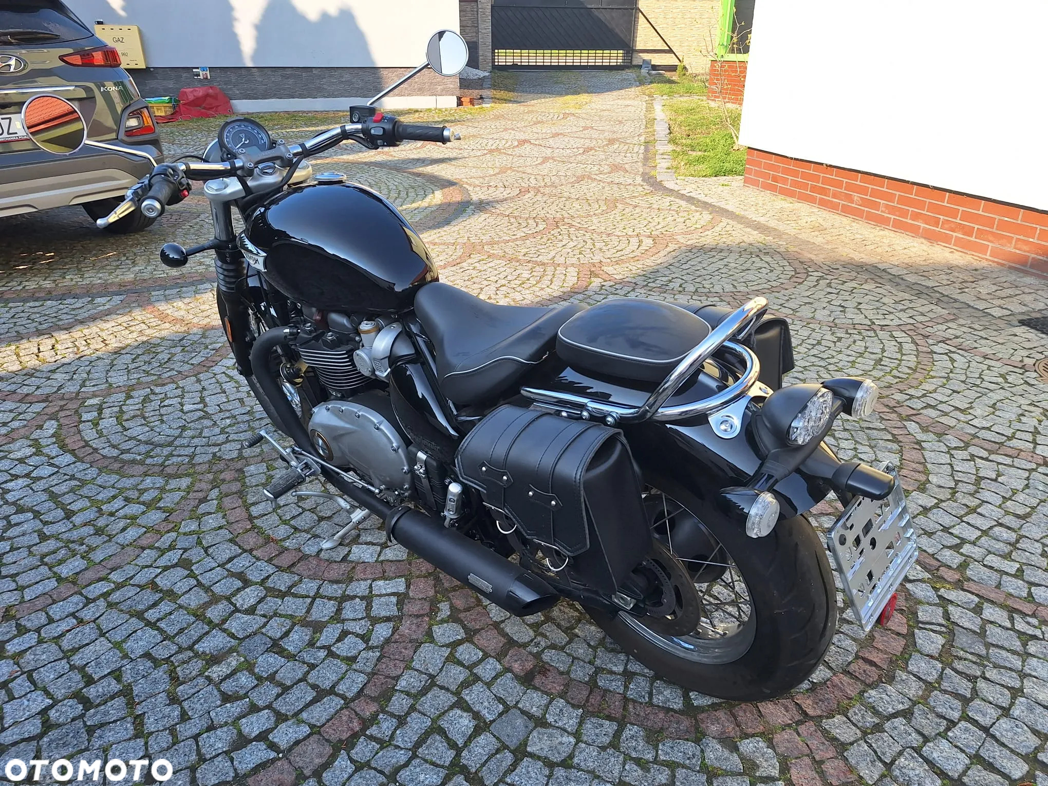 Triumph Bonneville - 4