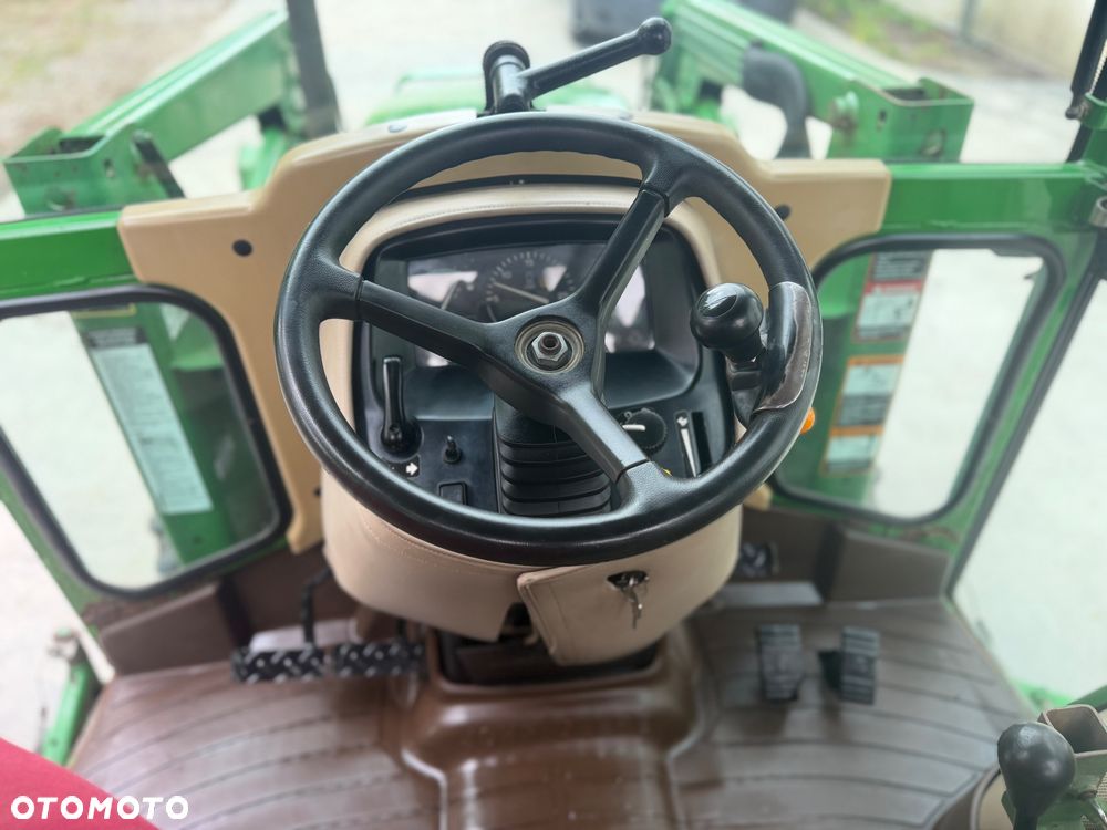 John Deere 4700 - 12
