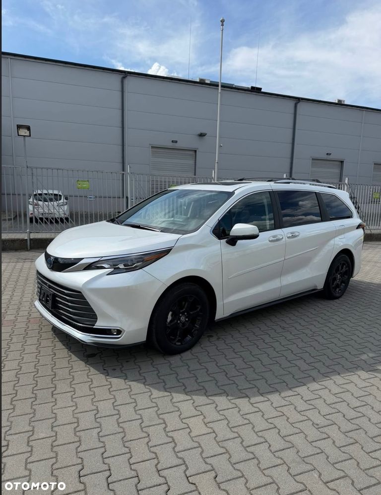Toyota Sienna - 3